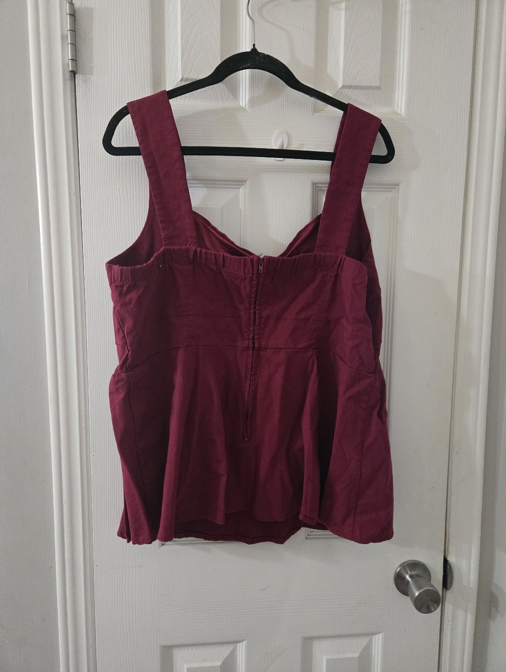 3x Torrid sleeveless top - Picture 3 of 3